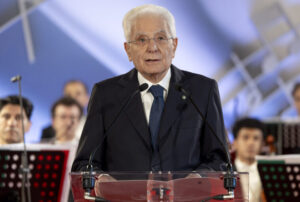 Il presidente Mattarella: “Nostra Repubblica, frutto di una scelta di pace, di libertà, di indipendenza, all’insegna del ripudio della violenza tra le nazioni”