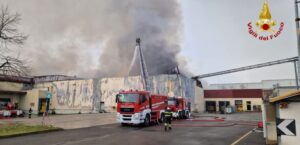 Incendio Inalca, dissequestrata tutta l’area. Il Comune di Reggio Emilia intima all’azienda di procedere con il completamento della bonifica