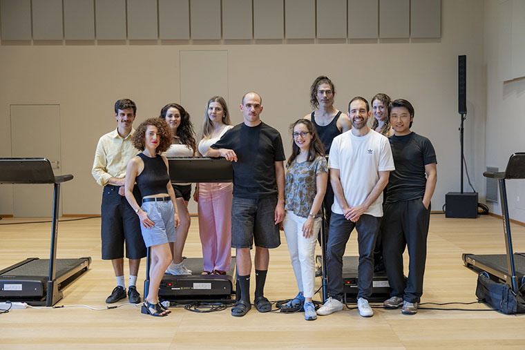 Al Festival Aperto di Reggio Emilia debutta “Ouverture”, opera per cinque cantanti e tapis-roulant