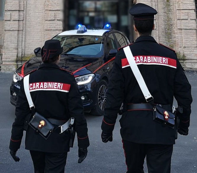 Violenta lite in famiglia: 23enne in ospedale, arrestato il padre