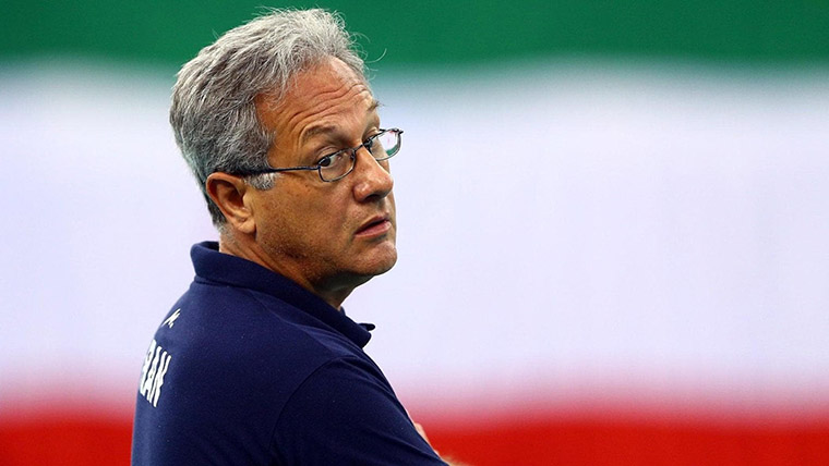 Julio Velasco al Teatro Valli: “Allenare alla vita. Storie di sport e dintorni”