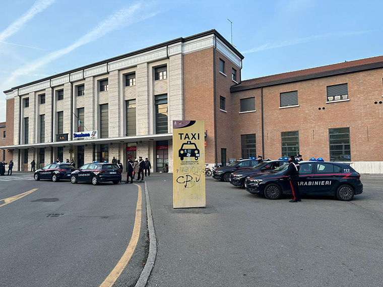 Spacciava in piazzale Marconi: denunciato un giovane