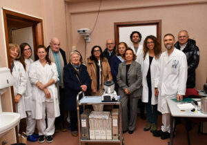 L’Associazione Malattie Genetiche Rare dona uno strumento per la diagnosi delle patologie oculari rare all’Ambulatorio di Genetica Oculare